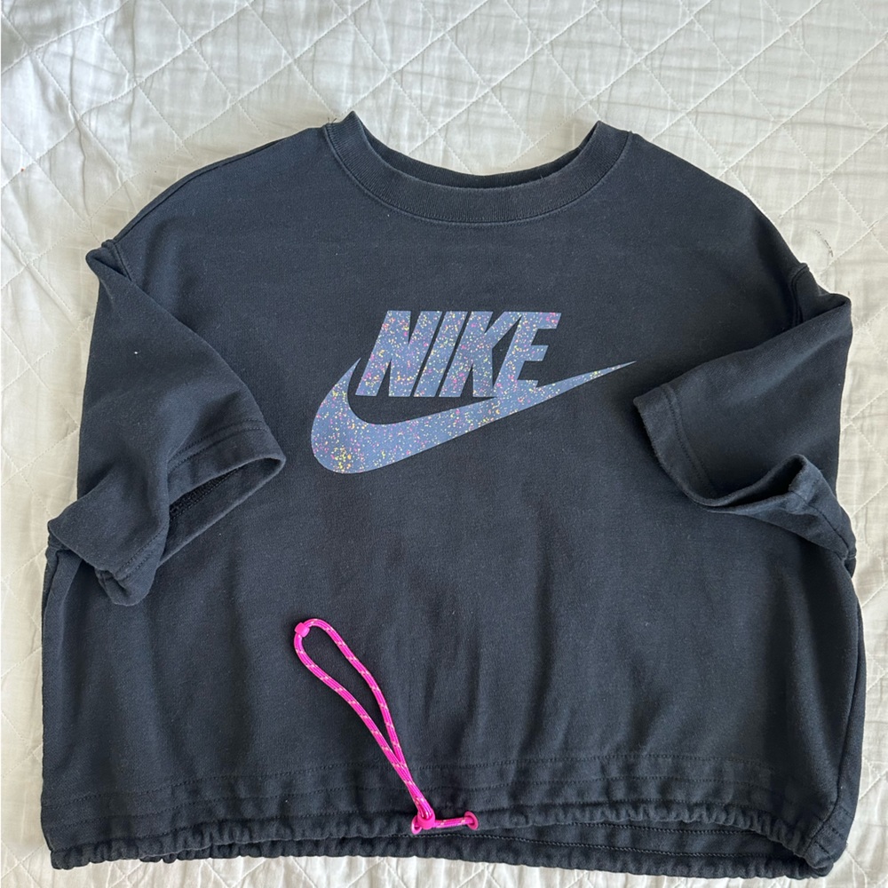 Nikelab women’s fleece T-shirt.